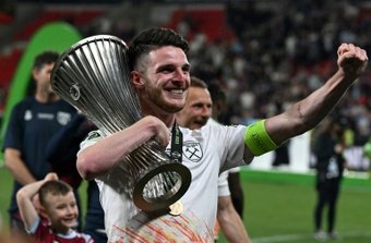 According to 'The Guardian', the Gunners are preparing an improved third bid to convince West Ham to sign Declan Rice in the next transfer window. The Hammers rejected Manchester City's opening bid.